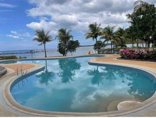 Modern Unit Near The Beach at Canyon Cove Nasugbu in Natipuan