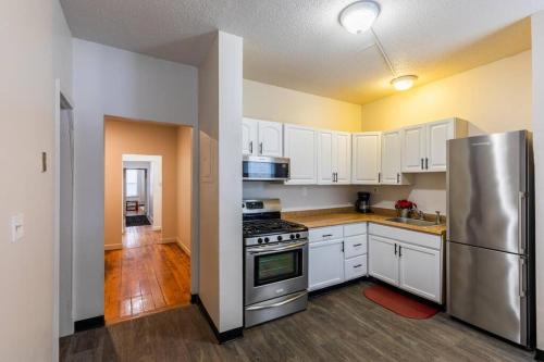 Frog Hollow Red Door Haven in Hartford, USA