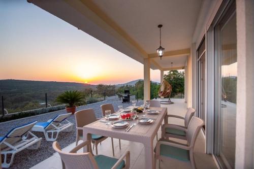 Sunset house in Glavati