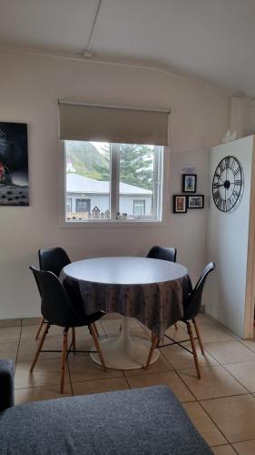 Guesthouse Galleri Vík (Guesthouse Galleri Vik) in วิค ไอ เมอดัล