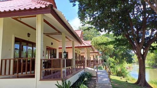 우타이타니 Uthai River Lake Resort 1성급 호텔 객실