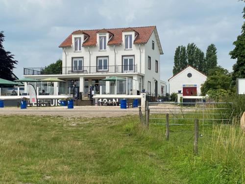 B&B Oeffelt - Het Veerhuis - Bed and Breakfast Oeffelt