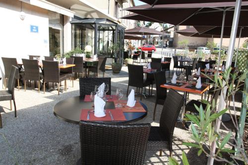 บริการและสิ่งอำนวยความสะดวก, Logis Hotel Restaurant des Voyageurs in ปงต์-เดอ-ซาลาร์