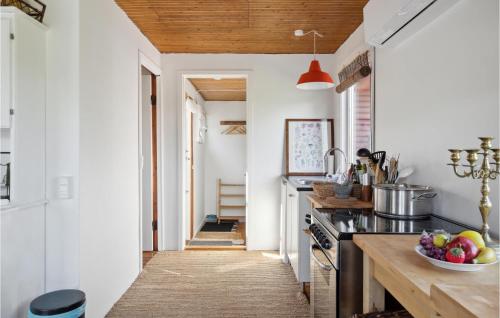 ห้องครัว, Nice Home In Dronningmølle With Wifi in ดรอนนิงเมิลเลอ