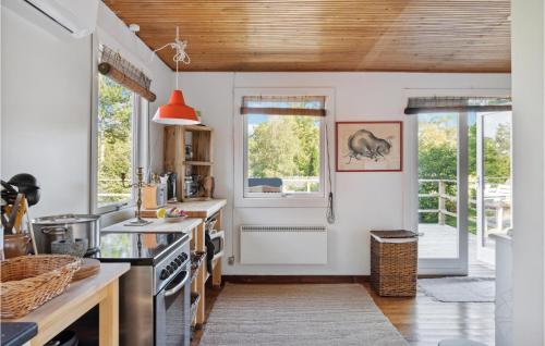 ห้องครัว, Nice Home In Dronningmølle With Wifi in ดรอนนิงเมิลเลอ