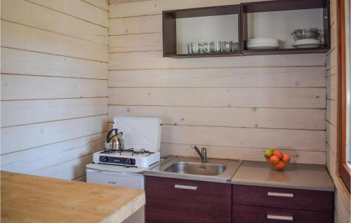 köök, Awesome Home In Wejdyki With Sauna in Ryn