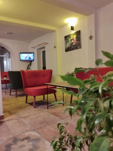 Shared lounge/TV area, The Professor's Hotel in Bodrum