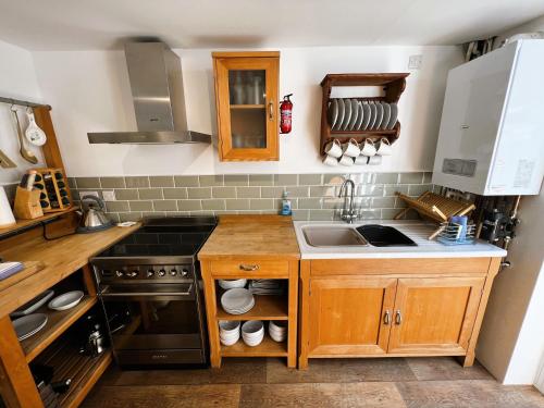 Hotellet från utsidan, Chic Listed House with Harbour and River Views in Central Cowes - Walk to top restaurants in Cowes Medina