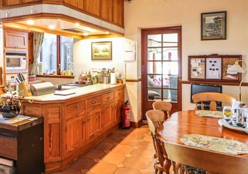 Stunning 7 Bedroom Bungalow Alford Aberdeenshire in Alforda (Aberdīna)