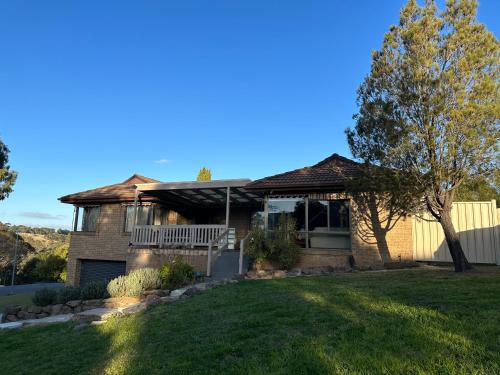 Central Sunbury home with top-hill views, high speed NBN and Netflix ready - Daylesford and Macedon Ranges