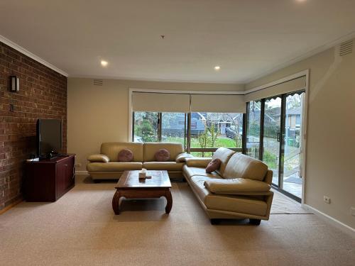 Létesítmények, Central Sunbury home with top-hill views, high speed NBN and Netflix ready in Sunbury