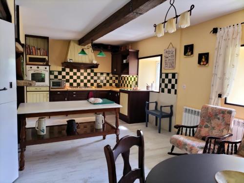 Konyha, As Seis Chemineas in Vedra