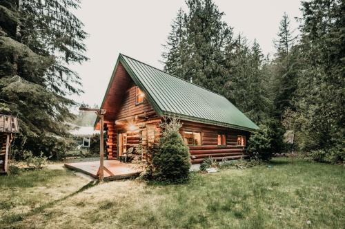 11SL - Wi-Fi - NO PETS Log Cabin - Sleeps 7 cabin