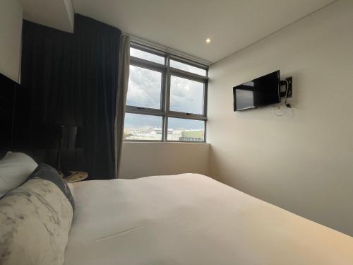 Chatswood CBD 2BR l Balcony l Parking l Office