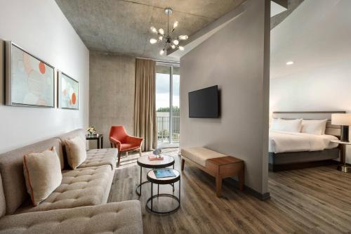 One-Bedroom King Suite with Balcony
