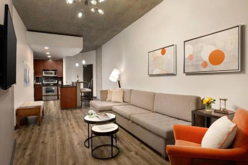 Twelve Midtown Marriott Autograph Collection - image 2