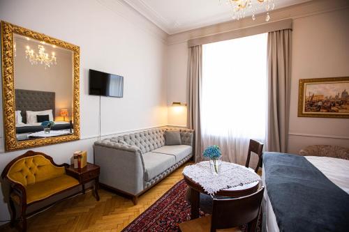 Double Room image 6