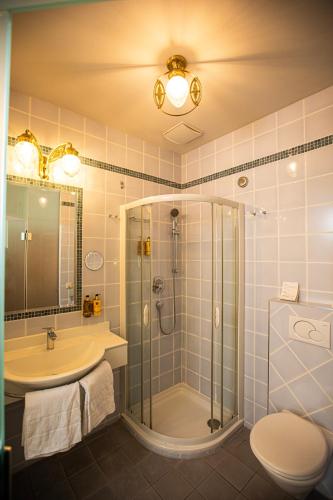 Double Room image 10
