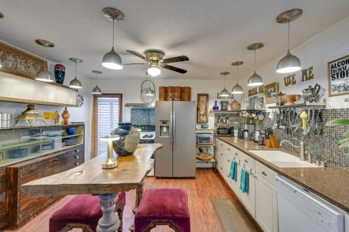 Bohemian Wonderland Benicia Bungalow with Pergola! in Benicia