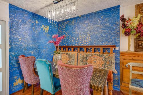 Bohemian Wonderland Benicia Bungalow with Pergola! in 貝尼西亞