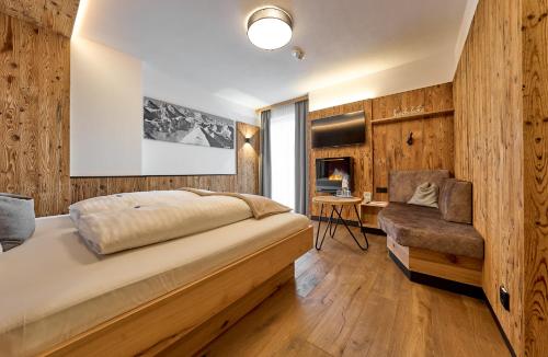 Deluxe Double Room with Shower