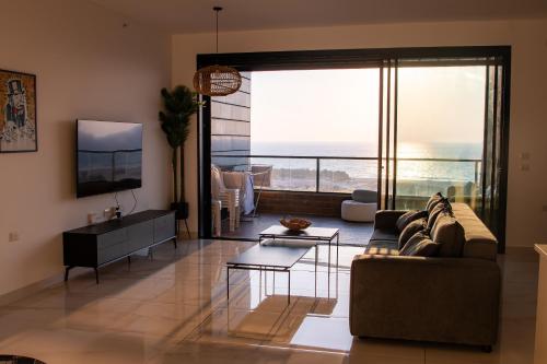 דירת 5 חדרים בבניין הכי טוב בעיר עם נוף מרהיב לים