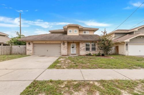 5 Bed Pickleball Kid Dog Restaurants 4mi Beach