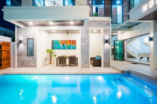 Hollywood Pool villa Pattaya