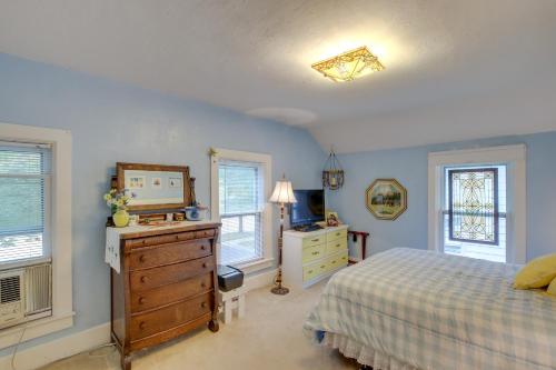 Historic Home with Sunroom - 5 Mi to Lambeau Field! - main image