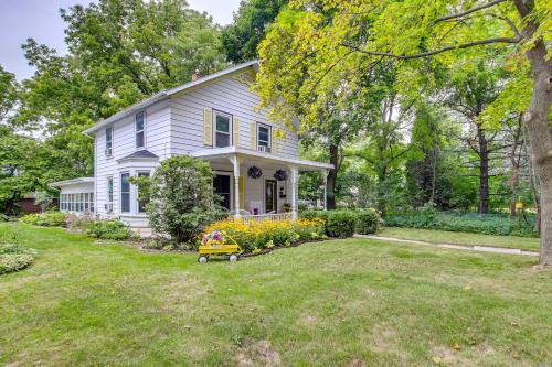 Historic Home with Sunroom - 5 Mi to Lambeau Field! - image 12