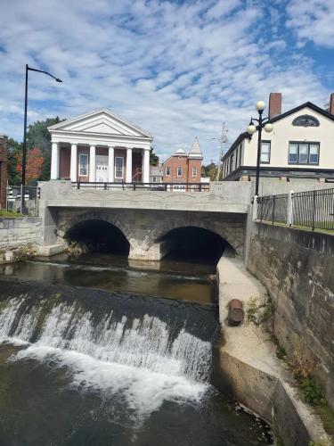 *Restored, Riverside Home* Walk to Adorable Downtown