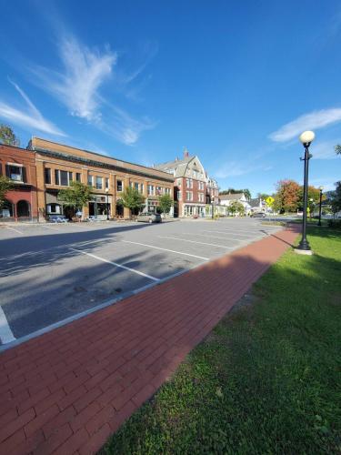 *Restored, Riverside Home* Walk to Adorable Downtown