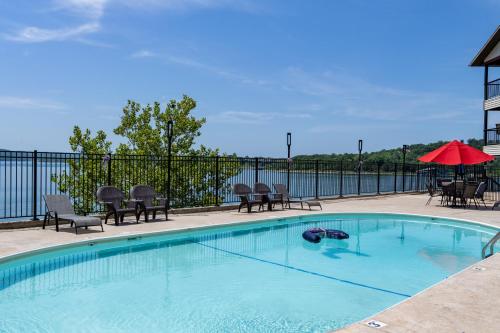 Lakefront with Fireplace! Near Silver Dollar City in Kimberling City, USA