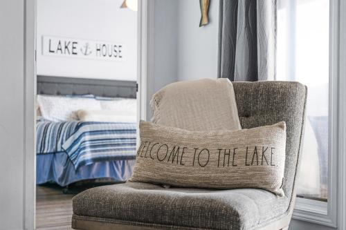 Lakefront Bridgewater Retreat with Fire Pit! - image 10