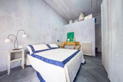 Art Gallery Apartment, Janov (fotografie 8)