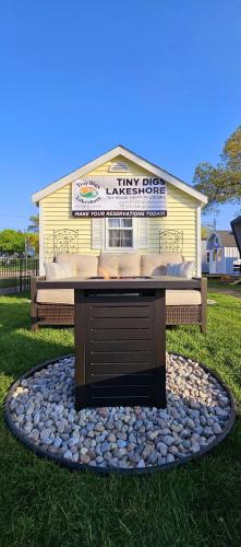 Tiny Digs Lakeshore - Tiny House Lodging