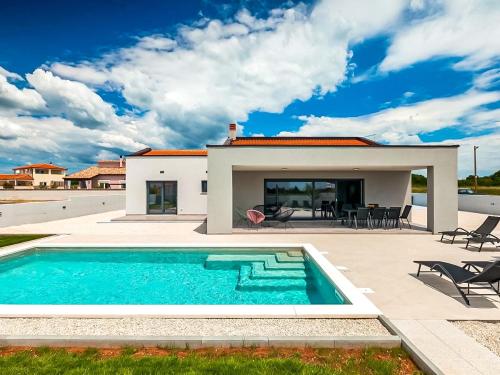 Esti, Loborika (Foto 3)