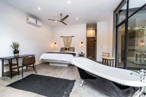 Beautifully Designed 3-BR Escape Close to Downtown