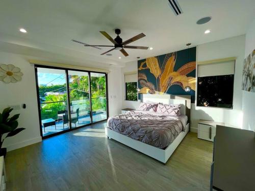 Botanical Oasis Home with 2 Pools in Fort Lauderdale, USA