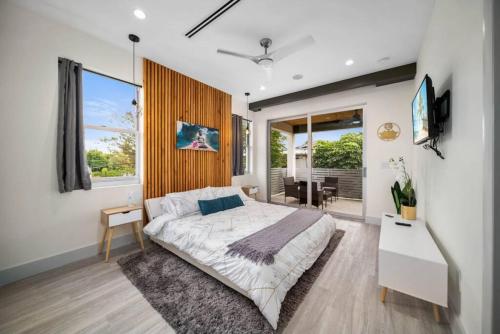 Luxury Home w 2 Pools near Beach in Fort Lauderdale, USA