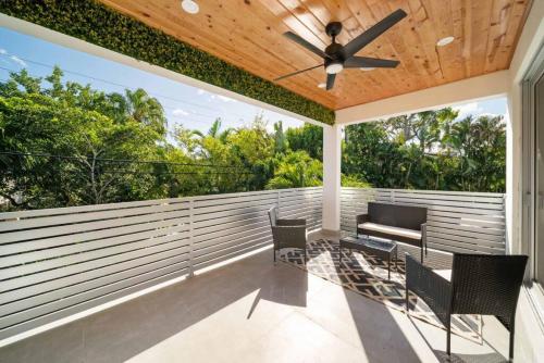 Luxury Home w 2 Pools near Beach in Fort Lauderdale, USA