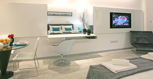 Corina Suites & Apartments - image 11