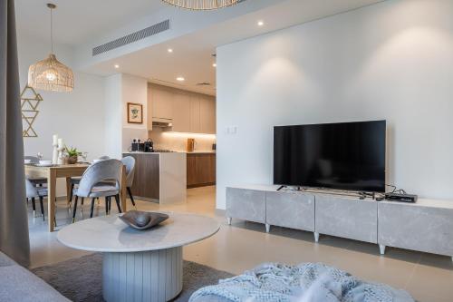 Spacious 3BDR Townhouse I Garden I Tilal Al ghaf - image 11