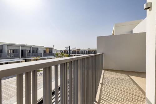 Spacious 3BDR Townhouse I Garden I Tilal Al ghaf - image 4