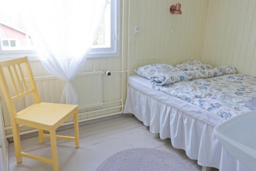 1 double bed, 1 bunk bed