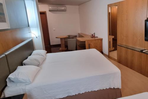 Deluxe Triple Room image 2
