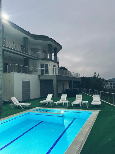 Business & Relax Villa in Alanya, Privacy, Pool, 3 Floors, Top-Class Home