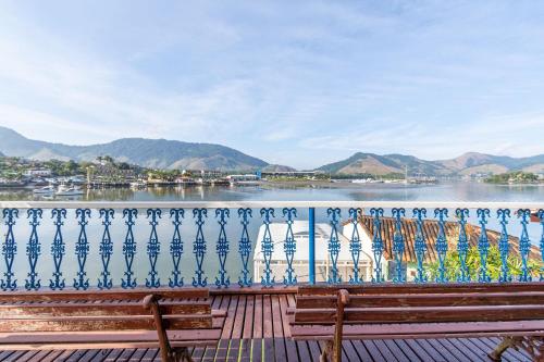 Magnífica casa, com praia particular, em Angra