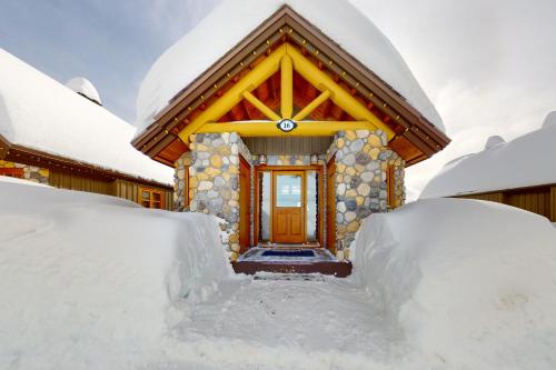 Woodcutter Cabin 16 in Big White, Canada