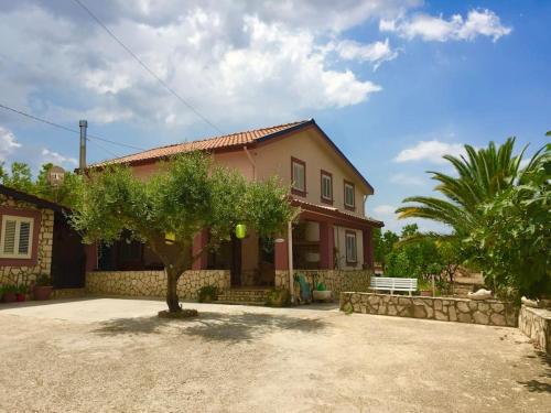  Villa Capperi in 92020 Santa Elisabetta